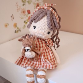 Kit Crochet Lison, jolie poupée et son doudou – Coffret Complet, Patron PDF